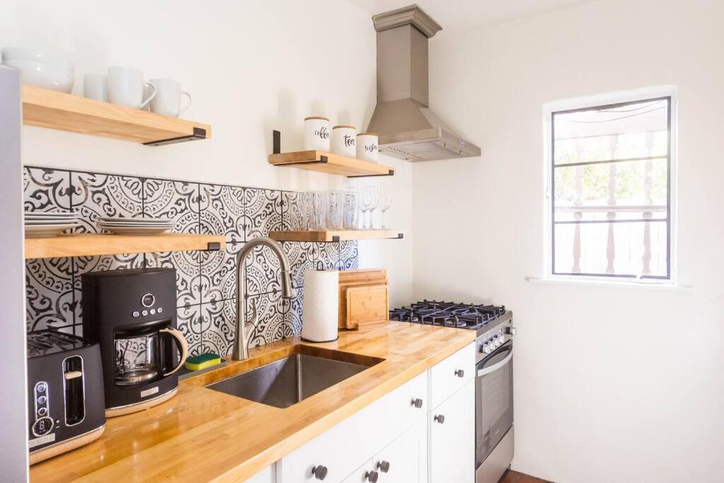 Casa Blanca A1 - New, Private, Cozy! Ferienhaus Montecito